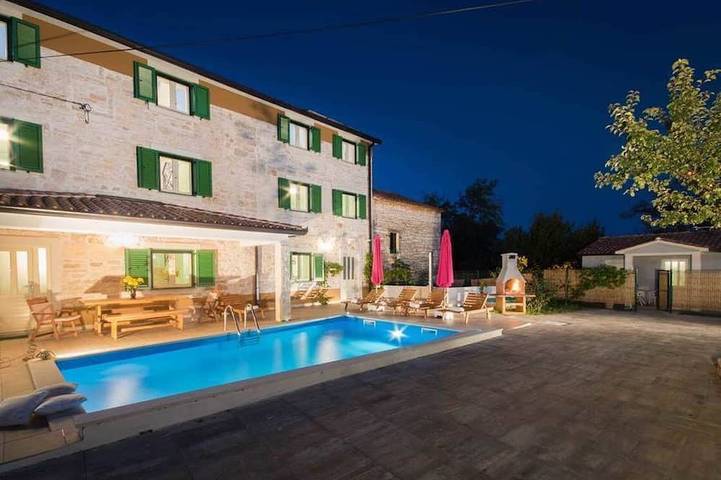 Villa für 10 Personen, mit Garten - 1