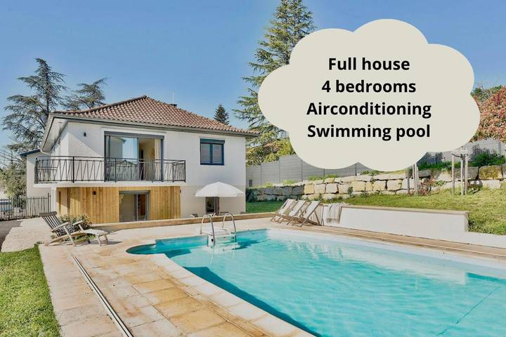 Location de vacances pour 8 personnes, avec Balcon et Terrasse ainsi que Jardin et Piscine à Limonest