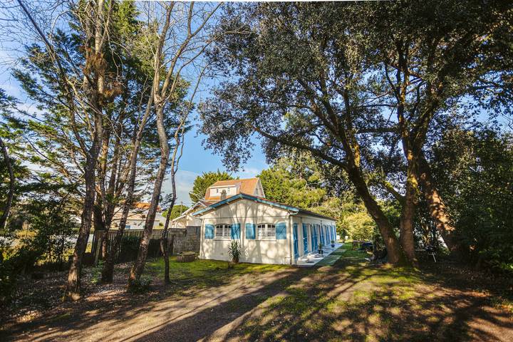 Maison de vacances 'Longère Proche Plage Et Forêt 1' avec terrasse partagée, jardin partagé et Wi-Fi in Saint-Trojan-les-Bains, Côte de Beauté
