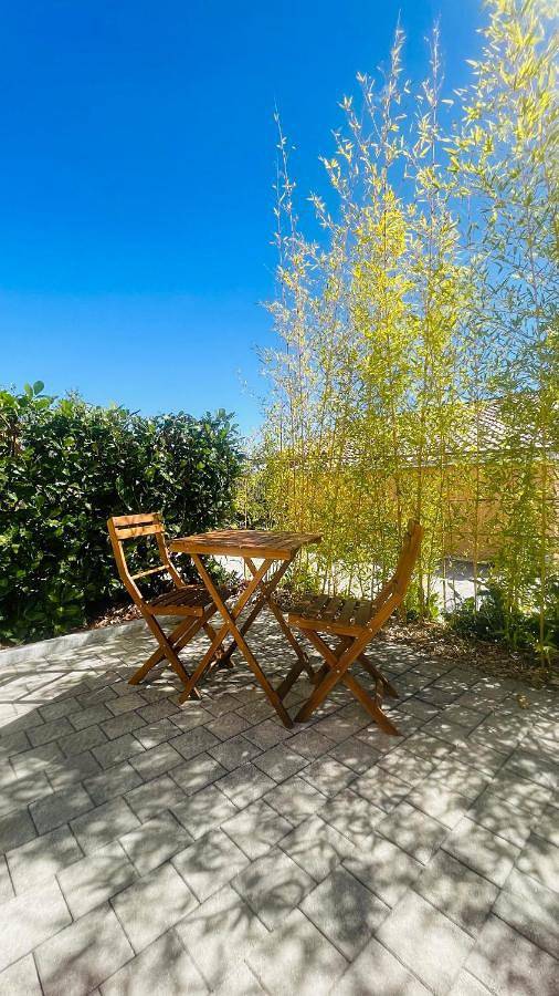 Gîte pour 2 personnes, avec jardin ainsi que terrasse et vue à Peyruis - 3