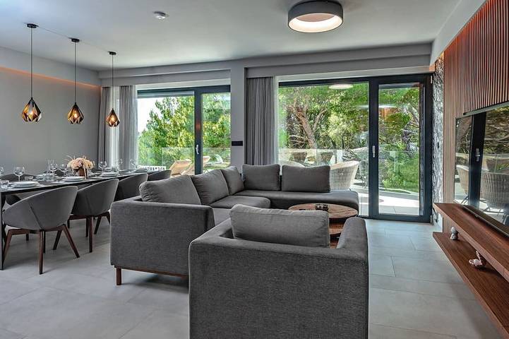 Villa pour 8 personnes, avec balcon et jacuzzi ainsi que sauna et jardin à Promajna - 3