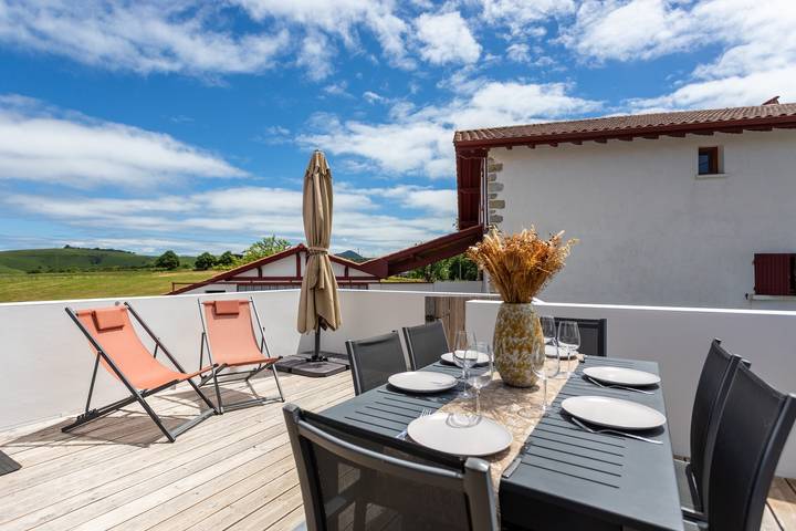 Cottage in the Basque Mountains with View, Wi-Fi and Air Conditioning in Ossès, Bayonne region