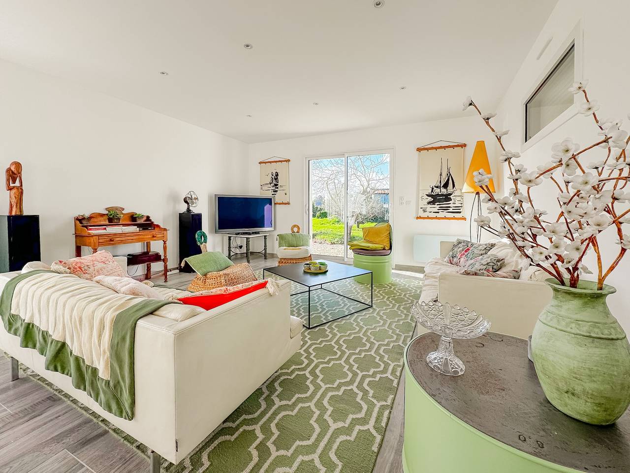 Holiday Home in Loctudy with Private Terrace, Garden, and Wi-Fi in Loctudy, Côte de Cornouaille