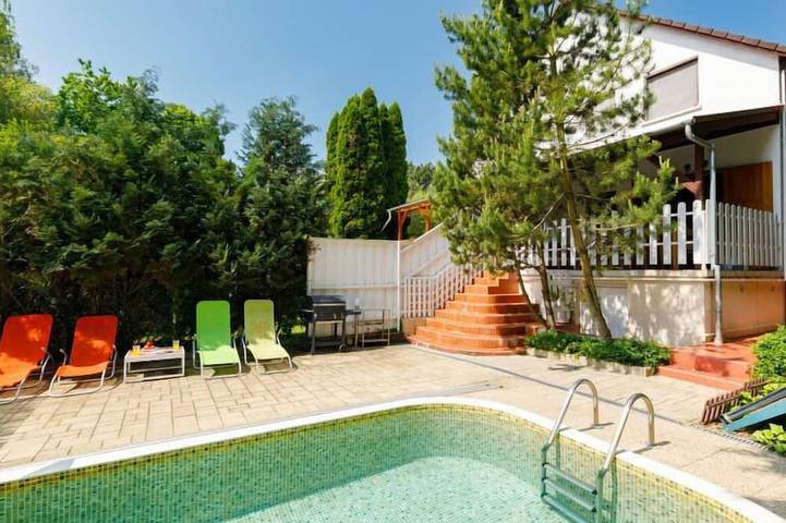 Ferienhaus für 6 Personen, mit Balkon und Garten sowie Pool in Plattensee nordufer