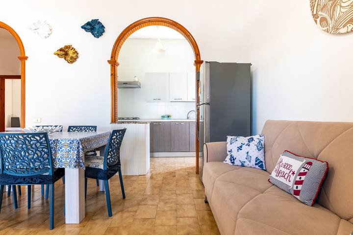 Villa 'Bianca' with Private Terrace and Balcony in Pulsano, Gulf of Taranto