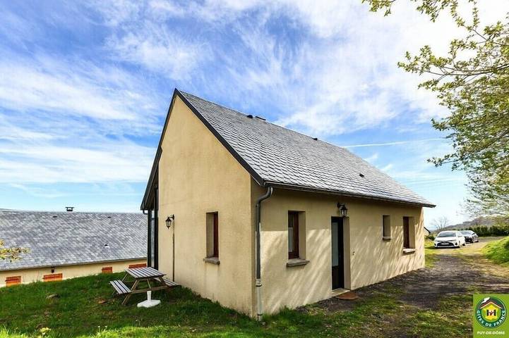 Location de vacances pour 6 personnes, avec jardin à Besse-et-Saint-Anastaise