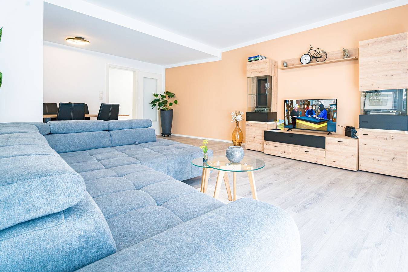 Entire apartment, Apartment 'Gartenblick Refugium' with Shared Terrace, Shared Garden and Wi-Fi in Nördlingen, Schwäbische Alb Radweg Region