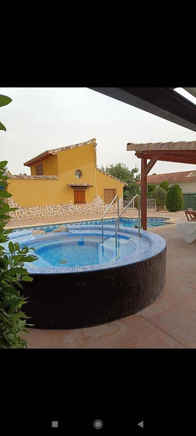 Casa de vacaciones para 12 personas, con piscina además de vistas y jardín en Moratalla