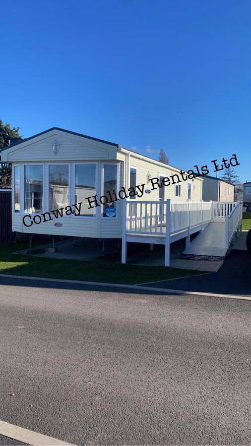 Bungalow for 6 people, with Terrace and Pool as well as View in Blackpool