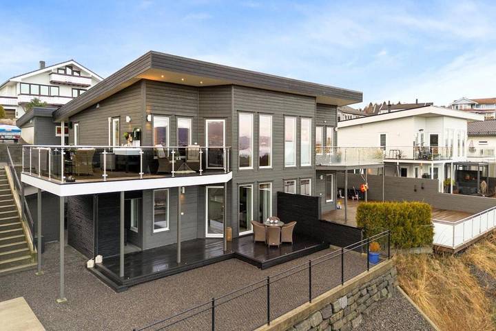Ferienhaus für 6 Personen, mit Balkon und Terrasse sowie Seeblick und Ausblick