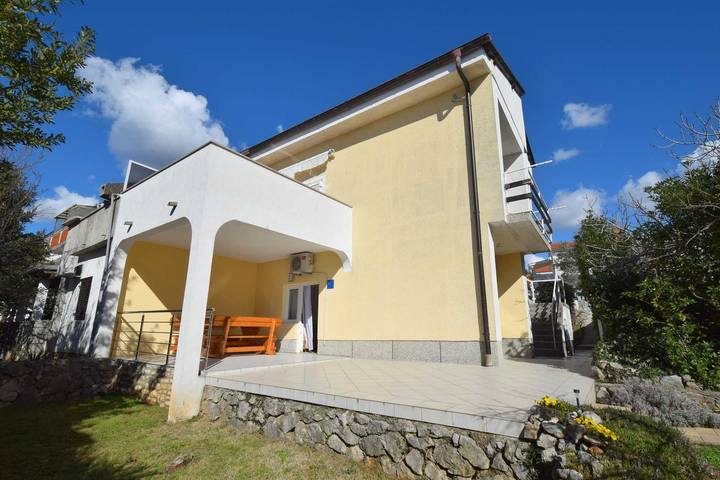 Bungalow für 3 Personen, mit Terrasse und Garten auf Krk - 2