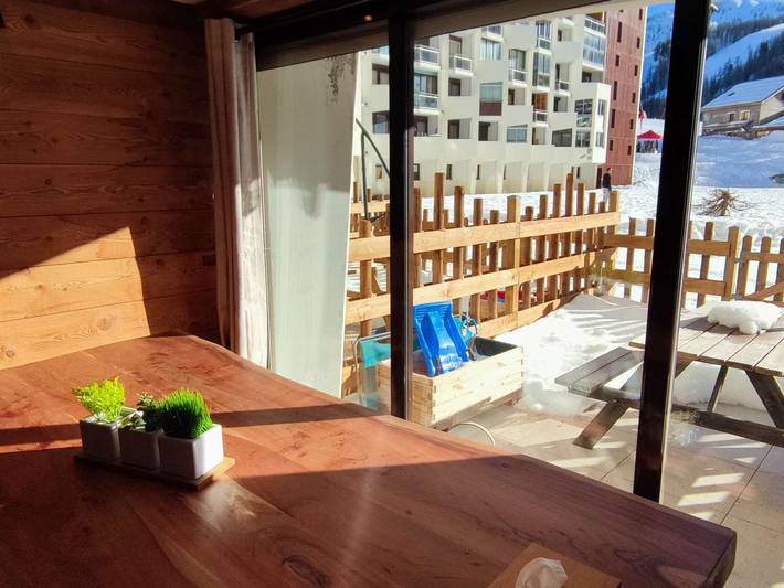 Studio entier, Studio chaleureux aux pieds des pistes avec terrasse in Isola 2000, Isola