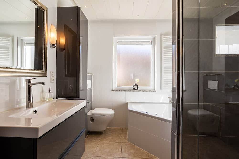 Green Eifel Casa w/ Views, Saunafass, Garden, Bbq in Feusdorf, Rureifel (Nordrhein-westfalen)