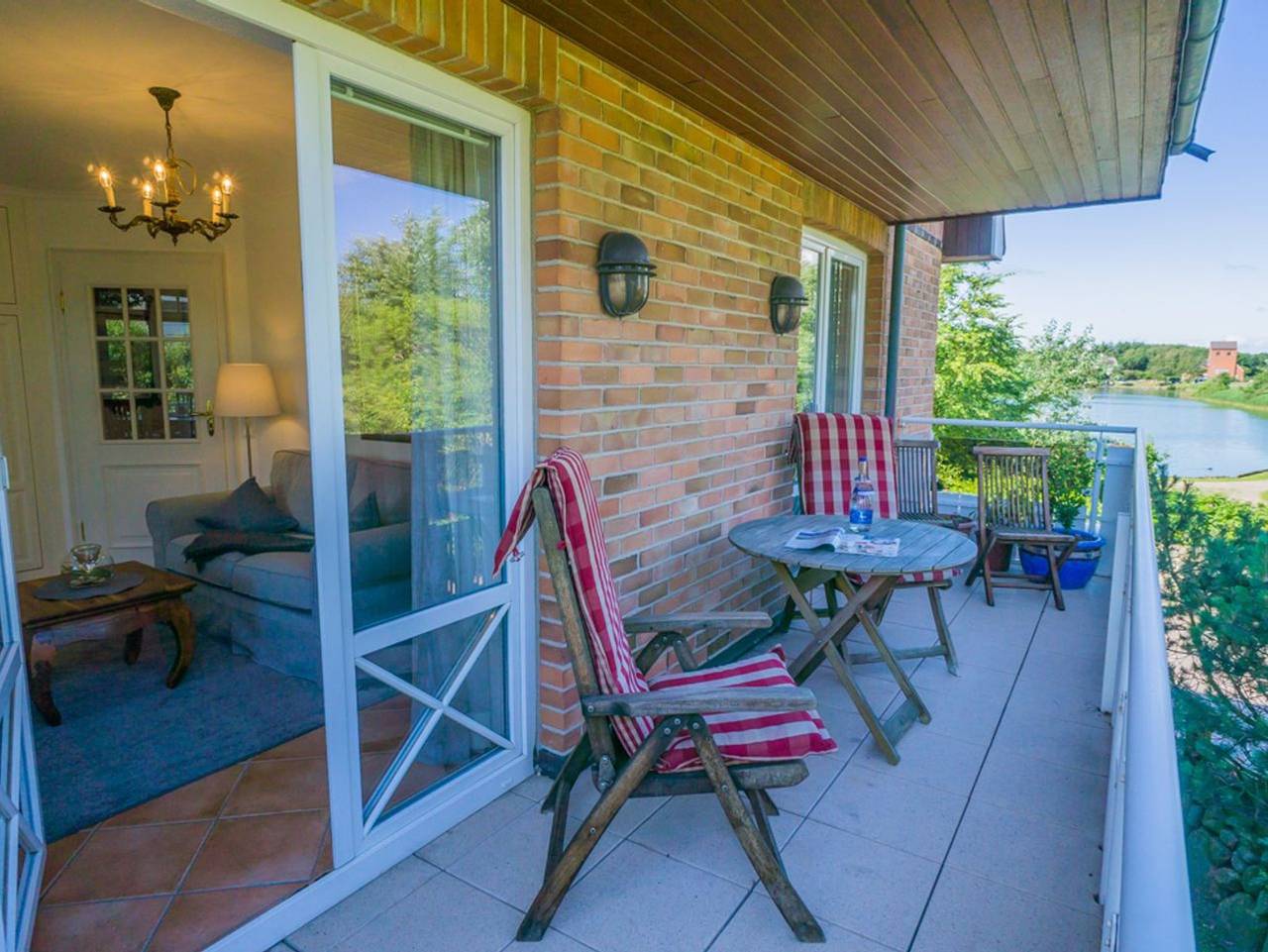 Ganze Ferienwohnung, Wildente App. 5 - Ferienwohnung am Dorfteich für bis zu 2 Personen mit Balkon. in Wenningstedt, Sylt