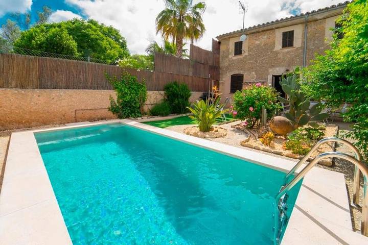 Location de vacances pour 11 personnes, avec Terrasse et Jardin dans Biniali