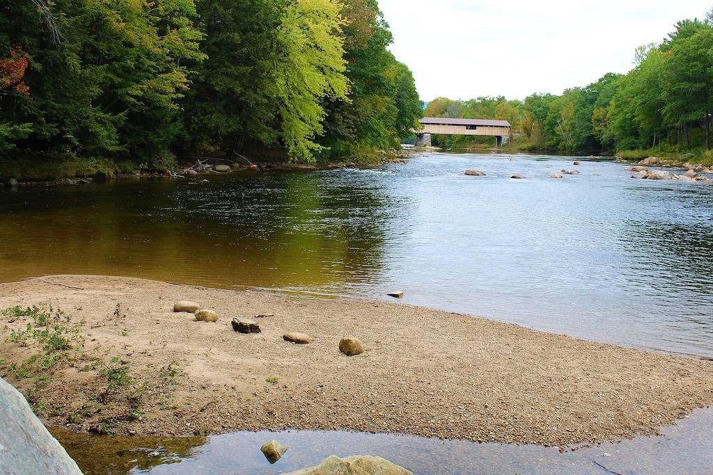 White Mountain Cozy Cottage with Touch of Modern in Campton, Grafton County