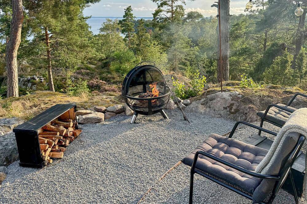 Lovely home in Sorunda with kitchen in Nynäshamn