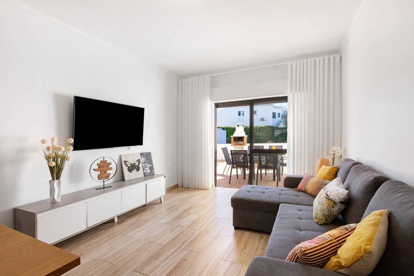 Entire apartment, Apartment 'Zeza' with Shared Pool, Private Terrace and Wi-Fi in Albufeira, Faro District