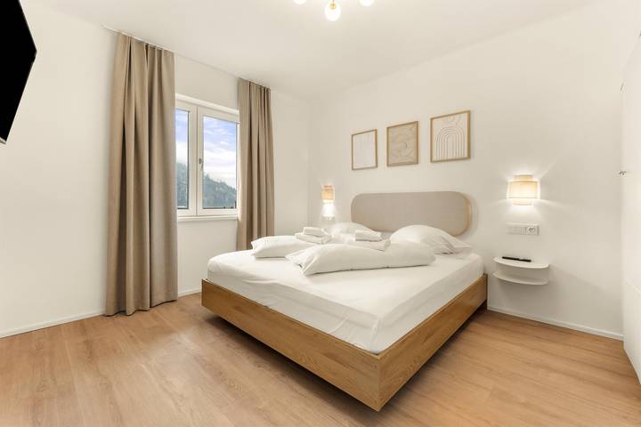 Ganze Ferienwohnung, Seeblick Apartment für 2-3 Personen mit Terrasse in Treffen am Ossiacher See, Gerlitzen