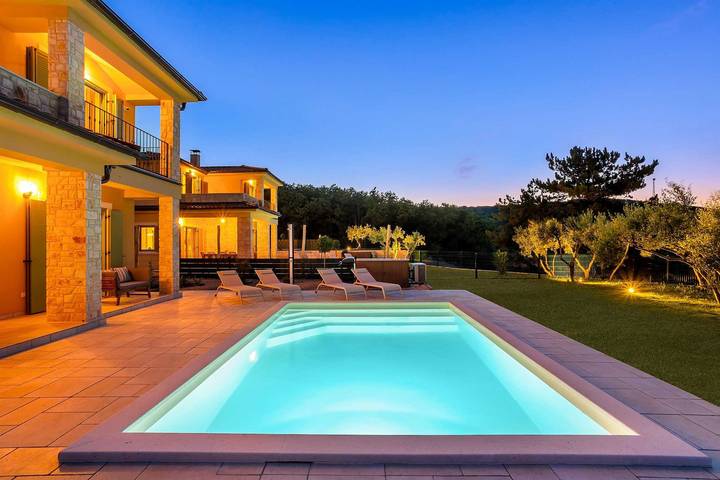 Villa pour 8 personnes, avec jardin ainsi que piscine et sauna, animaux acceptés à Vrbnik - 2