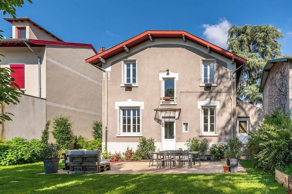 Queen - British garden residence with swimming pool in Tassin-la-Demi-Lune, Ródano