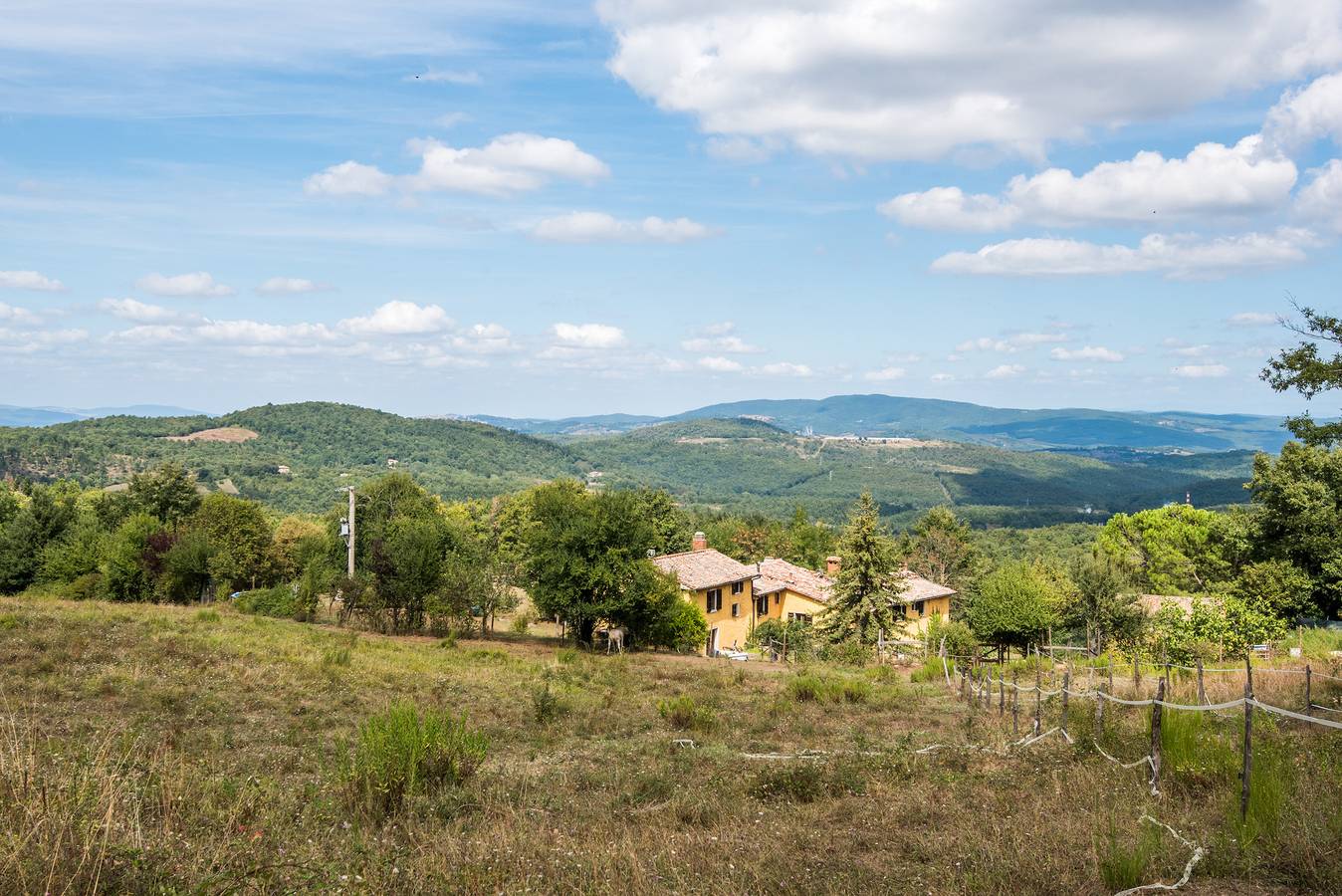 Entire apartment, Holiday Apartment 'Lavanda' with Mountain View, Shared Pool & Wi-Fi in Montieri, Maremma