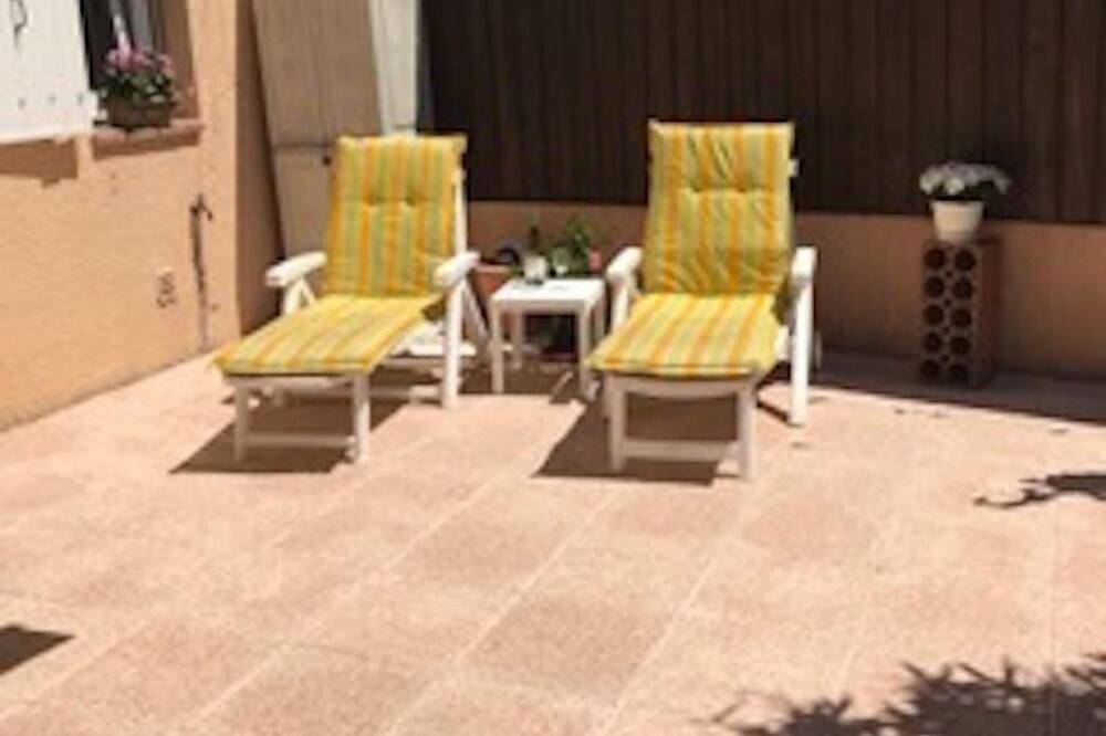 Familienfreundliche Villa 10 Minuten zu Fuß zum Strand. Pool in der Residenz in Cap d'Agde, Agde