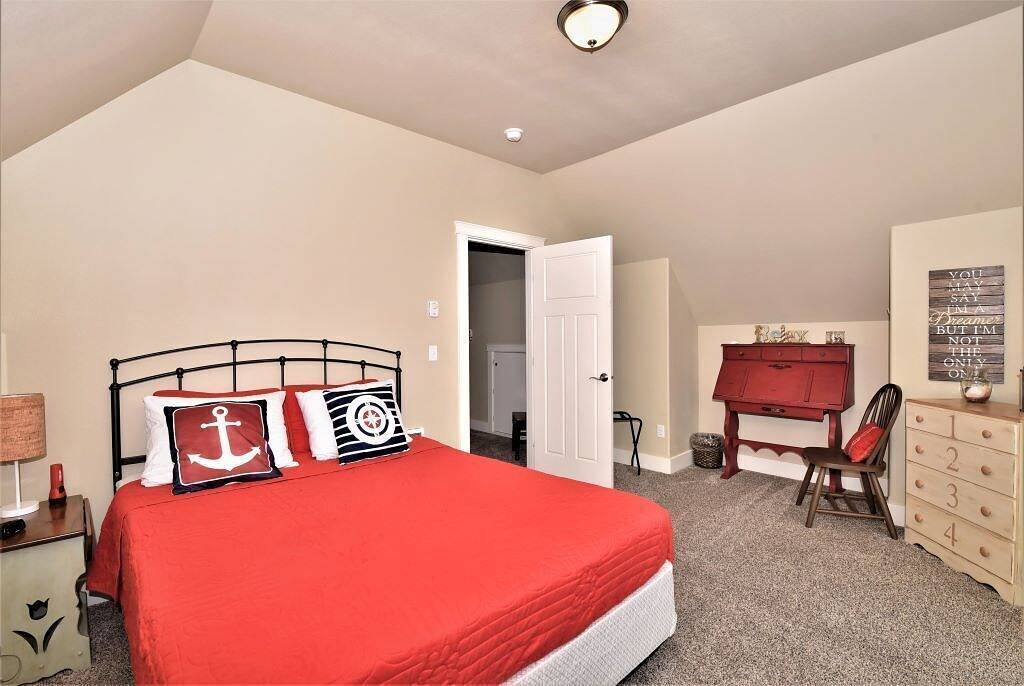 Warm Cottage w/ hot tub - across from the ocean and Damon Point in Ocean Shores, Grays Harbor County