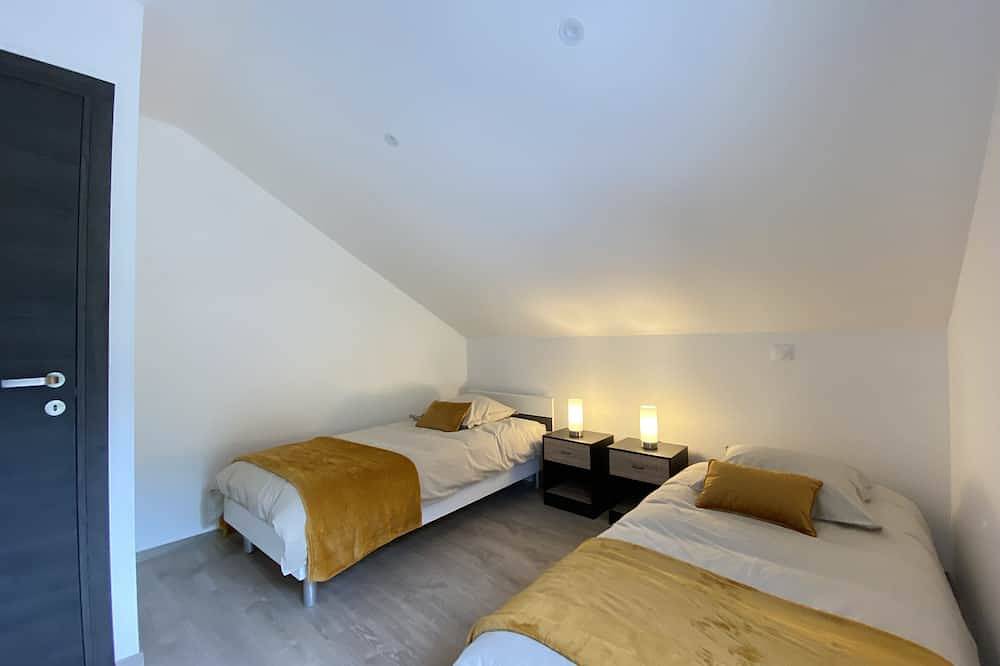 Maison neuve entre lacs et montagne,  idéal pour découvrir le pays savoyard ! in Mercury, Région d'Albertville