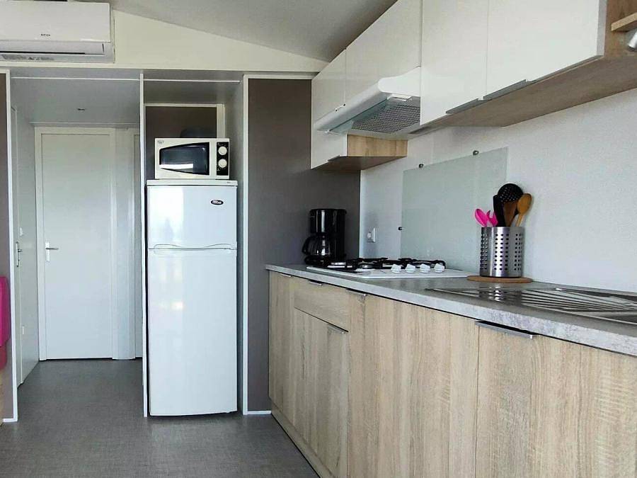 Camping Tikayan Félix de la Bastide - Stacaravan 4 personen - California Standaard 3 Kamers 4 Personen Airconditioning + Tv in Saint-Mitre-les-Remparts, Istres en omgeving