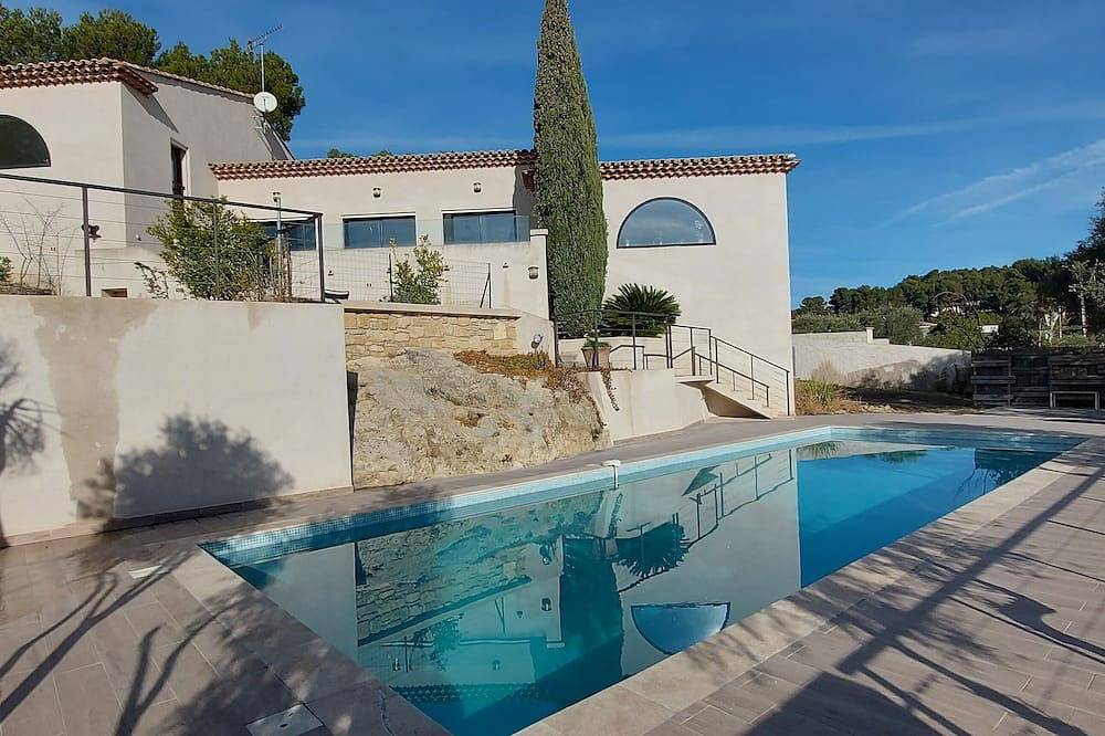 Maison en Provence capacité 8 pers, avec piscine, et jolie vue sur étang. in Saint-Chamas, Côte méditerranéenne (France)