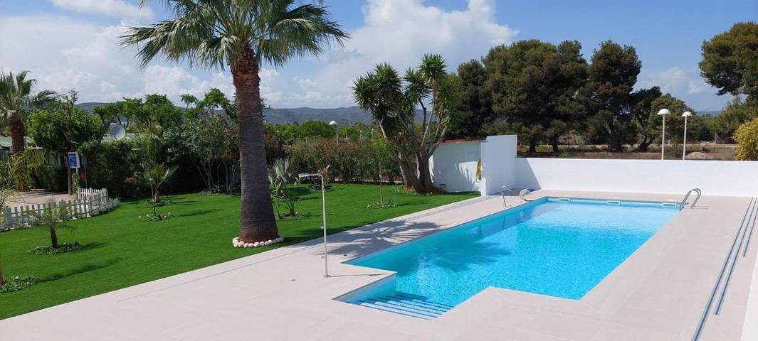 Location de vacances pour 4 personnes, avec bassin pour enfant ainsi que jardin et piscine à Cabanes - 3