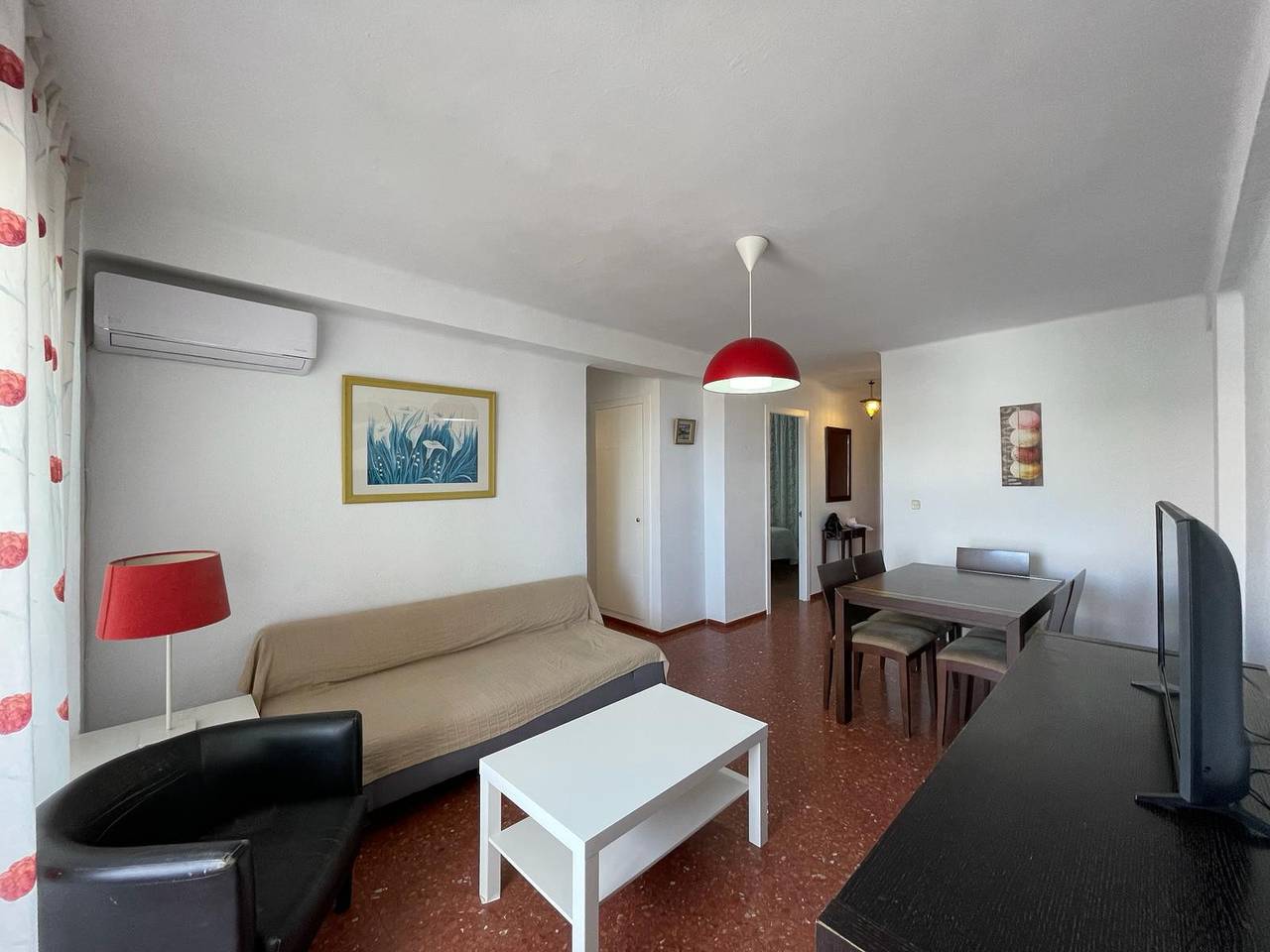 Entire apartment, Holiday apartment for 5 people with terrace in Playa de Torre del Mar, Torre del Mar