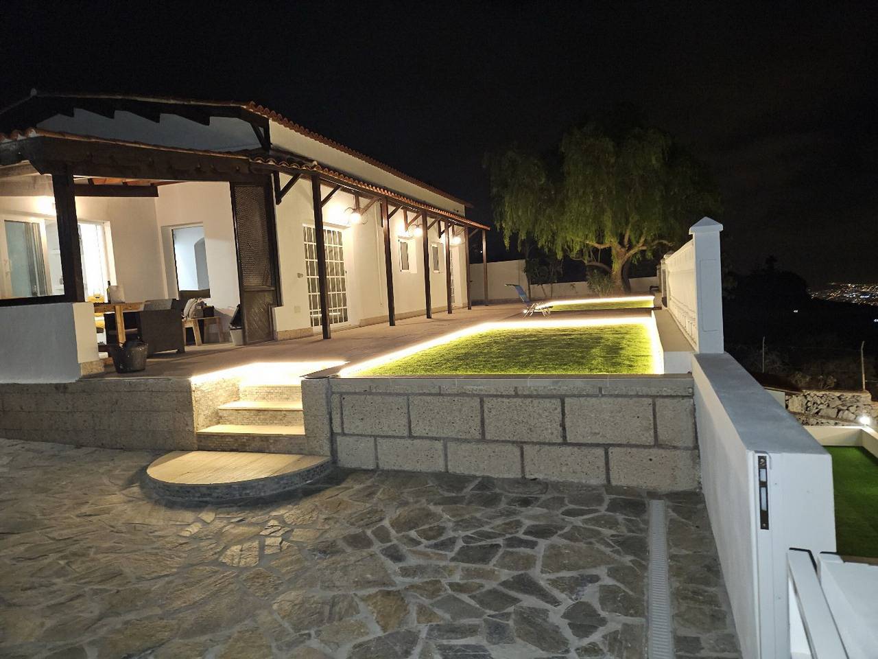 Villa de férias 'Cool 4-bedroom with Sea Views' com vista mar, Wi-Fi e ar condicionado in Barrio Los Menores, Adeje
