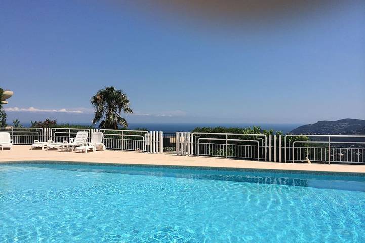 Ferienwohnung für 4 Personen, mit Pool und Balkon - 1