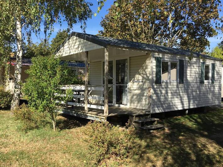 Flower Camping Les Granges - Mobilhome 4 personnes - Standard 27 m² (2 chambres) + terrasse in Luynes, Région de Tours