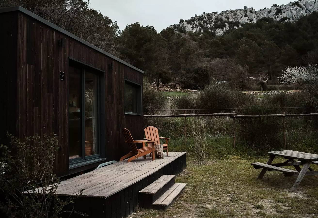 Appartement entier, Une parenthèse nature avec Tiny House pour 2 adultes + 1 enfant jusqu'à 12 ans + 1 bébé in Trets, Région d'Aix-en-Provence