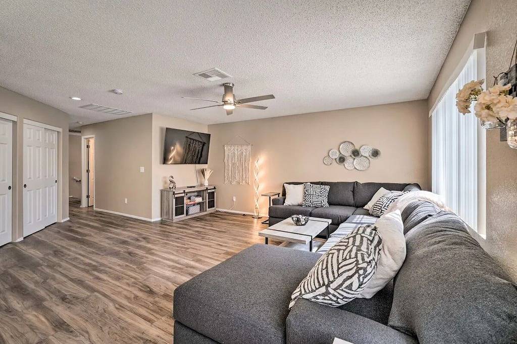 Family Fun House with Hot Tub, Grill and Games in North Las Vegas, Nevada