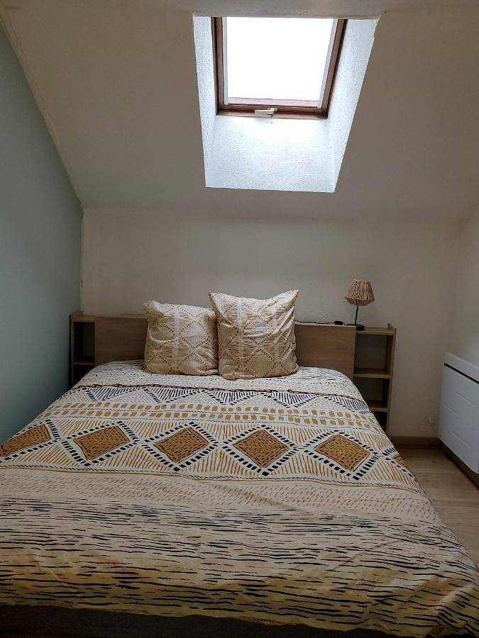 Appartement entier, One-Bedroom Apartment in Le Creusot, Région d'Autun