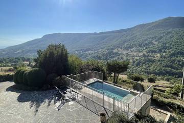 Gîte pour 14 personnes, avec jardin et balcon à Rochessauve