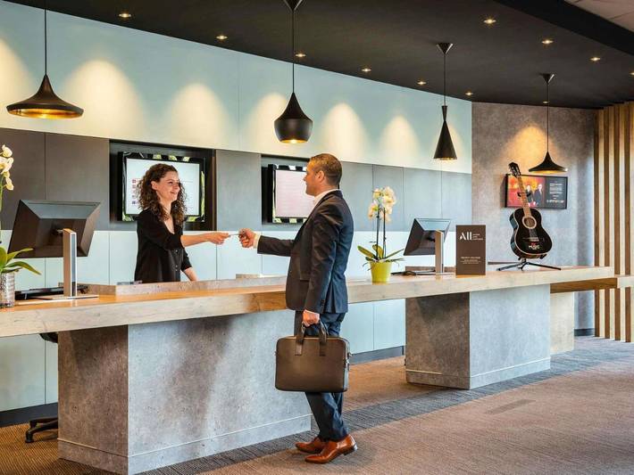 Hôtel pour 2 personnes, avec terrasse et piscine, animaux acceptés à Noisy-le-Grand