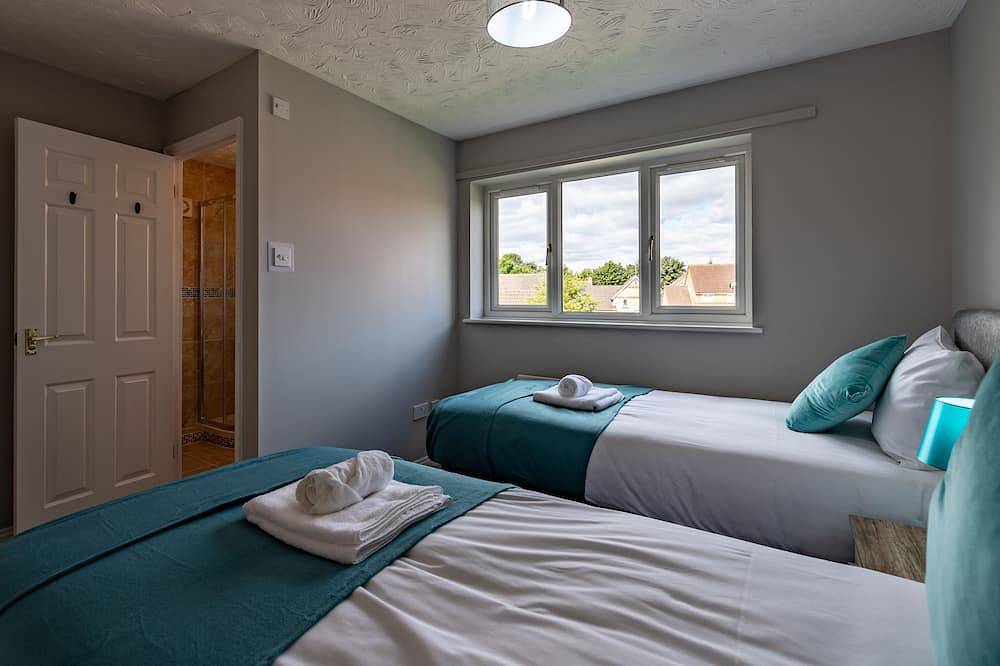 Peterborough Contractors,6Beds,2Baths,Free Parking6 in Orton Waterville, Peterborough