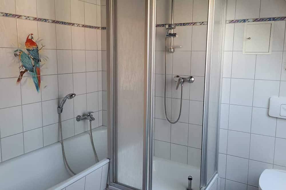 Ganze Wohnung, 2-Zimmer-Ferienwohnung mit 3 Betten in ruhiger Wohnanlage in Altenburg, Ostthüringen