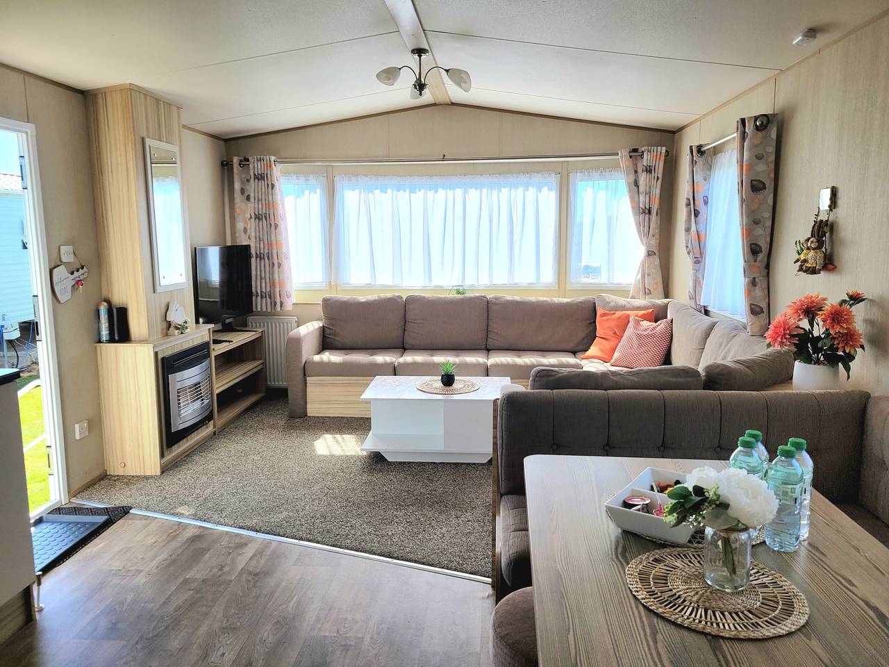Glamping for 8 People in St Osyth, Essex