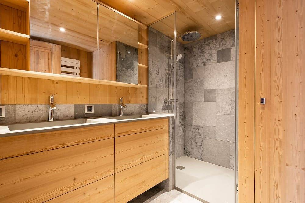 Appartement entier, Terrasse sud, 4 pièces confort, proche pistes et commodités à La Clusaz in La Clusaz, Région d'Annecy