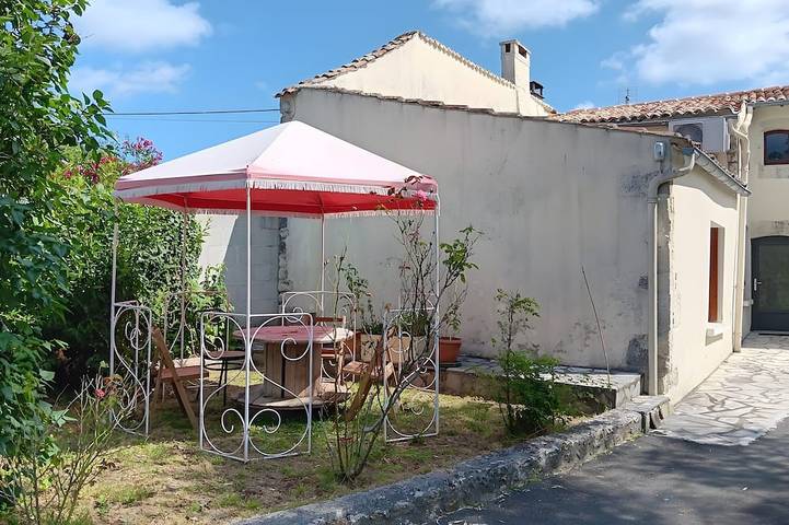 Gîte pour 6 personnes, avec jardin à Cozes - 4