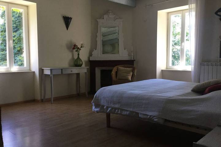 Gîtes/Grande maison de famille à la campagne très calme 20 Pers, 8 chamb, 3 Sdb in Montjaux, Parc naturel régional des Grands Causses