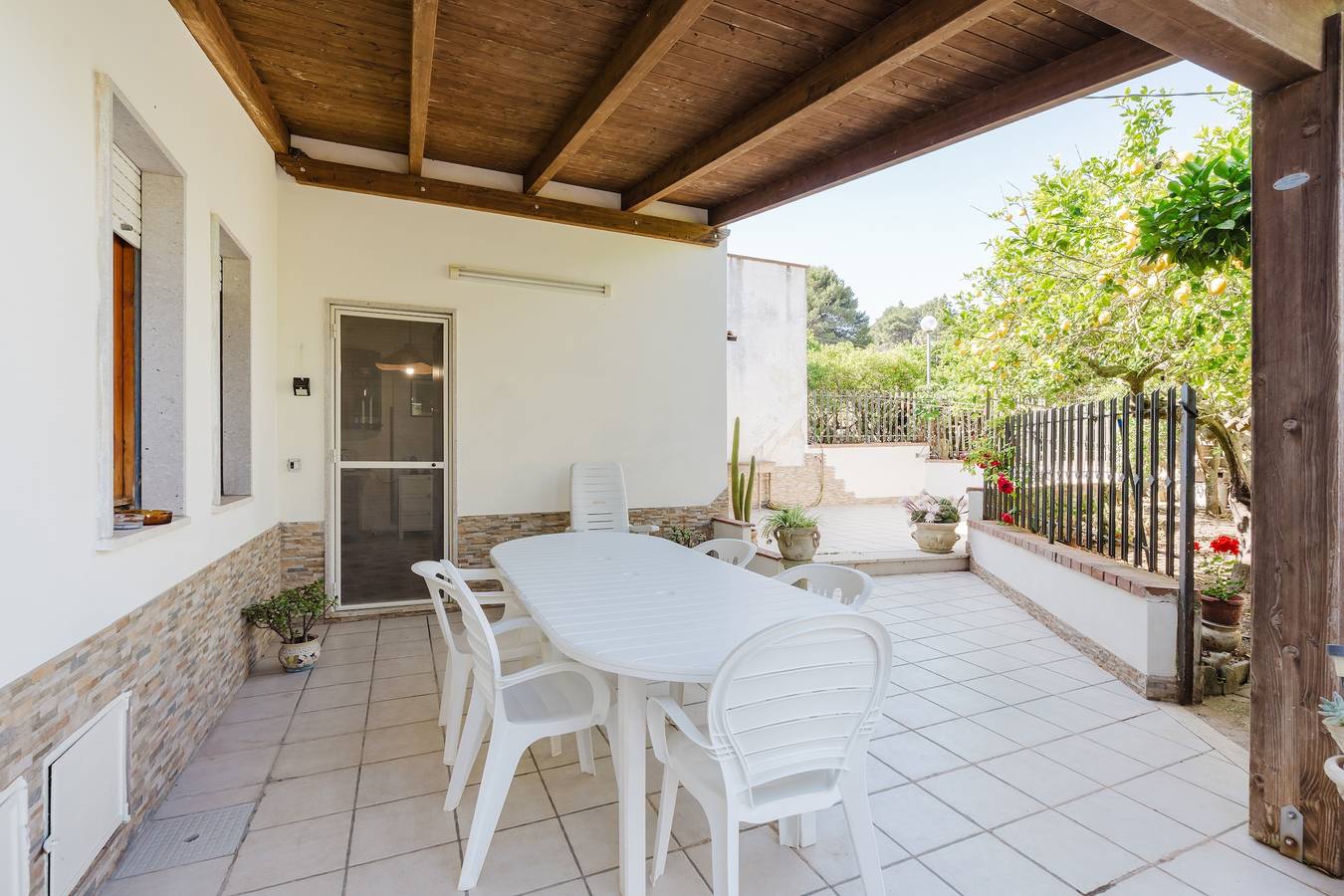 Ganze Wohnung, Ferienwohnung 'Vittorio Stella' mit Meerblick, privater Terrasse und Klimaanlage in Valderice, Trapani Provinz