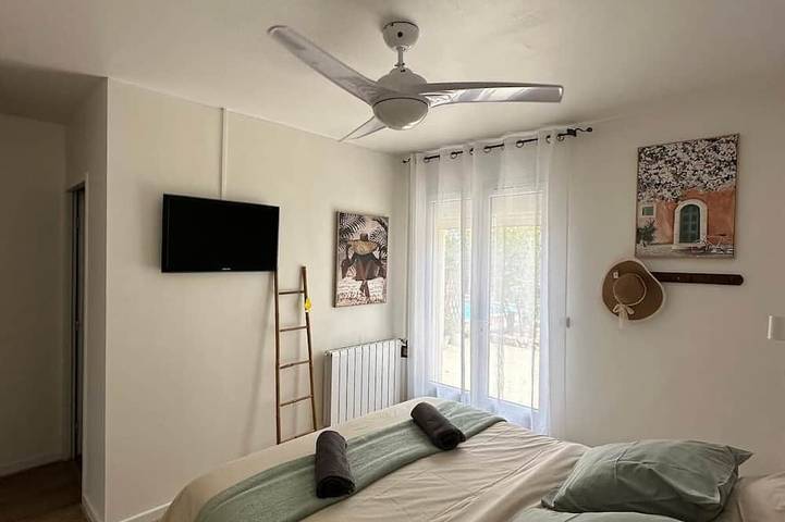 Location de vacances pour 13 personnes, avec Balcon et Jacuzzi ainsi que Terrasse et Jardin à Flassans-sur-Issole - 3