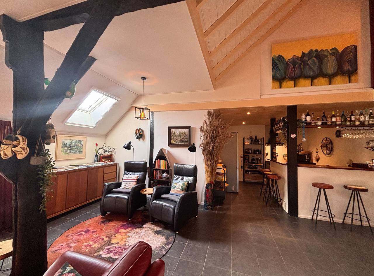 Charmantes 6-Personen-Ferienhaus mit Whirlpool und Sauna, direkt am Wasser in Giethoorn in Giethoorn, Nationalpark Weerribben-Wieden